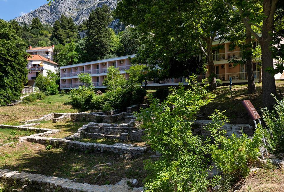 Hotel Tourist Settlement Brzet à Omiš Extérieur photo