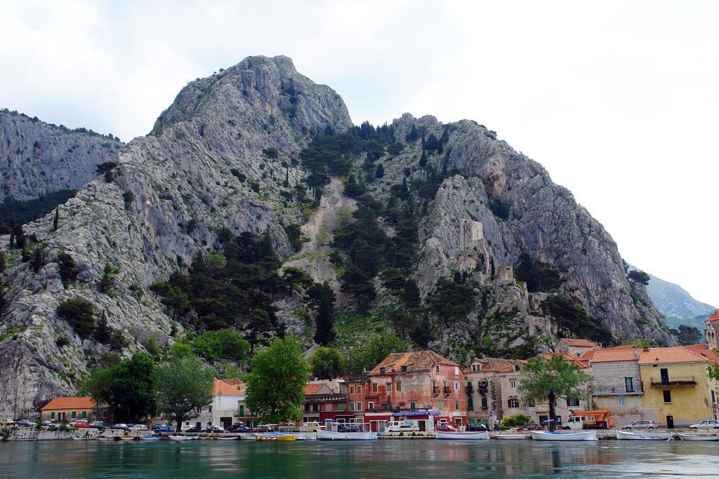 Hotel Tourist Settlement Brzet à Omiš Extérieur photo