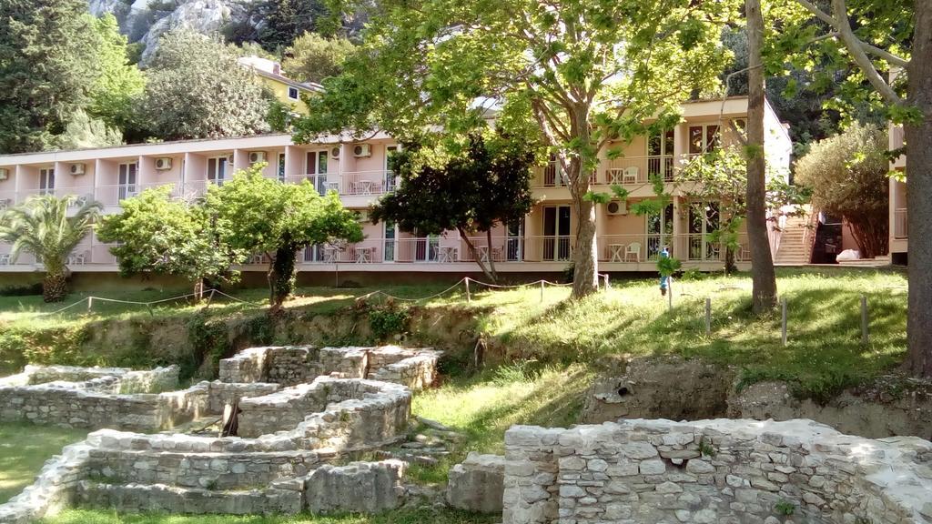 Hotel Tourist Settlement Brzet à Omiš Extérieur photo